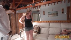 Captura de 'Hot Blonde Wife Ember Springs Cuckold's Husband With BBC Doctor' nº 11