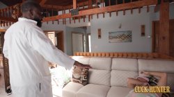 Captura de 'Hot Blonde Wife Ember Springs Cuckold's Husband With BBC Doctor' nº 14