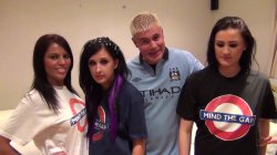 Captura de 'Fuck A Fan - Live From London Global Edition' nº 15