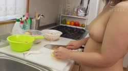 Captura de 'Kanna Shinozaki - The Naked Housewife Of Japan' nº 52