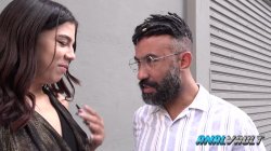 Captura de 'Aylla Mel Seduces Taxi Driver for Intense Double Penetration Threesome' nº 2