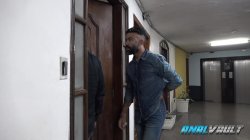 'Iara India Gets Double Teamed by Two Friends in Hotel Threesome' screenshot nº 7