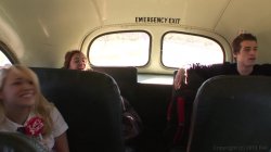 Captura de 'Bus Stop Girls 2' nº 13