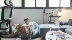 'Horny Nerd With Magic Game Controler Fucks Hot Stepsis Li Zhiyan' screenshot nº 4