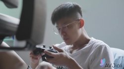 'Horny Nerd With Magic Game Controler Fucks Hot Stepsis Li Zhiyan' screenshot nº 8
