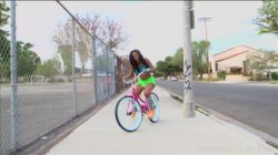 Captura de 'Big Butt Black Girls on Bikes 2' nº 121