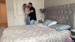 Captura de 'Husband Shares Beautiful Wife And Stranger Creampies Her Pussy' nº 10