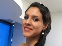 Captura de 'Cute Latina Teen Maia Got Her Ass Destroyed In Anal Porn Casting' nº 2