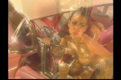 Captura de 'Two Girls for Every Girl' nº 32