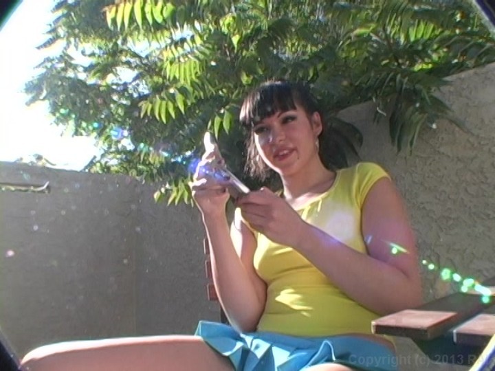 Cute Hot Chick Gives Deep Throat