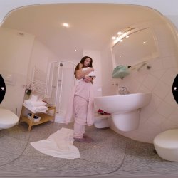 'VR Hostel: Episode 2 - Peeping on Her Boobs and Getting Some Juice' screenshot nº 10