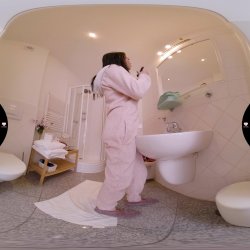 'VR Hostel: Episode 2 - Peeping on Her Boobs and Getting Some Juice' screenshot nº 1