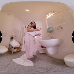 'VR Hostel: Episode 2 - Peeping on Her Boobs and Getting Some Juice' screenshot nº 11