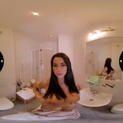 'VR Hostel: Episode 2 - Peeping on Her Boobs and Getting Some Juice' screenshot nº 15