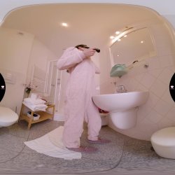 'VR Hostel: Episode 2 - Peeping on Her Boobs and Getting Some Juice' screenshot nº 2