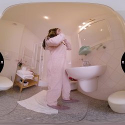 'VR Hostel: Episode 2 - Peeping on Her Boobs and Getting Some Juice' screenshot nº 3