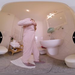 'VR Hostel: Episode 2 - Peeping on Her Boobs and Getting Some Juice' screenshot nº 6