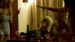 Captura de 'Dick Hungry Divorcees Episode 2' nº 34