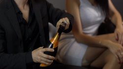 Captura de '41 Years Old - The Cheating Spouse' nº 31