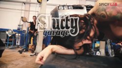 Captura de 'Voyeur and Fuck in a slutty garage' nº 1