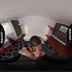 'Shy Latina Cock Shocked' screenshot nº 24