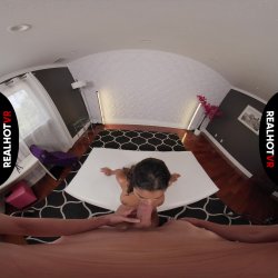 'Shy Latina Cock Shocked' screenshot nº 46
