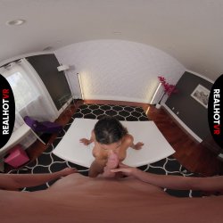 'Shy Latina Cock Shocked' screenshot nº 58