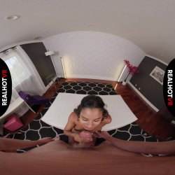 'Shy Latina Cock Shocked' screenshot nº 62