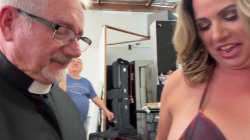 'Two Sexy BBWs Seduce A Bashful Reverend' screenshot nº 63