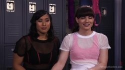 Captura de 'Natalie Mars Bullies Mia Li with Huge Cock' nº 1