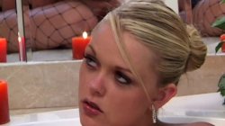 Captura de 'Piper Austin & Sunrise Adams Lesbo Lick Wet Masturbate Collector Scene' nº 4