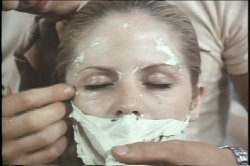 'Through the Looking Glass (Video X Pix)' screenshot nº 3