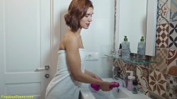 Captura de 'Leo Ashoka Her First Massive Anal Dildo' nº 4