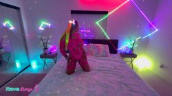 Captura de 'Busty Rave Bunny Essie Gotback Heats Up A Late Night Hookup!' nº 12