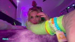 Captura de 'Christina Savoy Lights Up A Wild And Pulsing Afterparty!' nº 117