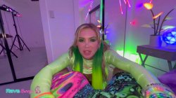 Captura de 'Christina Savoy Lights Up A Wild And Pulsing Afterparty!' nº 16