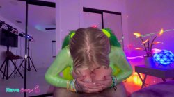 Captura de 'Christina Savoy Lights Up A Wild And Pulsing Afterparty!' nº 28
