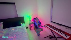Captura de 'Neon Lights And Bass Drops As Madison Steel Takes Control!' nº 4