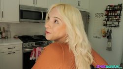 'Hot Blonde Juicy Booty Spinner Squirter Slut Amber' screenshot nº 12