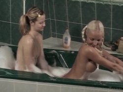 'Young Lipstick Lesbians' screenshot nº 42