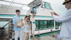 Captura de 'Stacy and Friends Spend the Day on a Boat Playing and Fucking' nº 12
