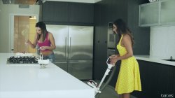 'Sharing With Stepmom 10' screenshot nº 91