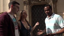 Captura de 'Huge Tit Wife Fucks Big Black Dick' nº 15