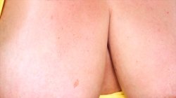 'Bra Bustin' Latina Hotties (2 Discs)' screenshot nº 38