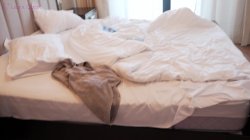 Captura de 'Hotel Manager Needs To Clean Client's Dick To Keep Her Job' nº 14