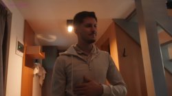 Captura de 'Husband Fantasy Come True, Films Wife Getting Fucked Hard By Stranger' nº 53