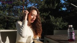 Captura de 'Husband Fantasy Come True, Films Wife Getting Fucked Hard By Stranger' nº 15