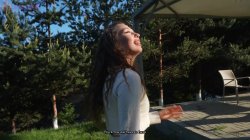 Captura de 'Husband Fantasy Come True, Films Wife Getting Fucked Hard By Stranger' nº 2