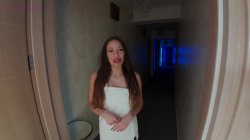 'I Meet Her In The Elevator, She Followed Me To My Hotel Room' screenshot nº 5