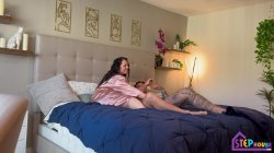 Captura de 'Curvy Brunette MILF Takes Good Pounding' nº 5